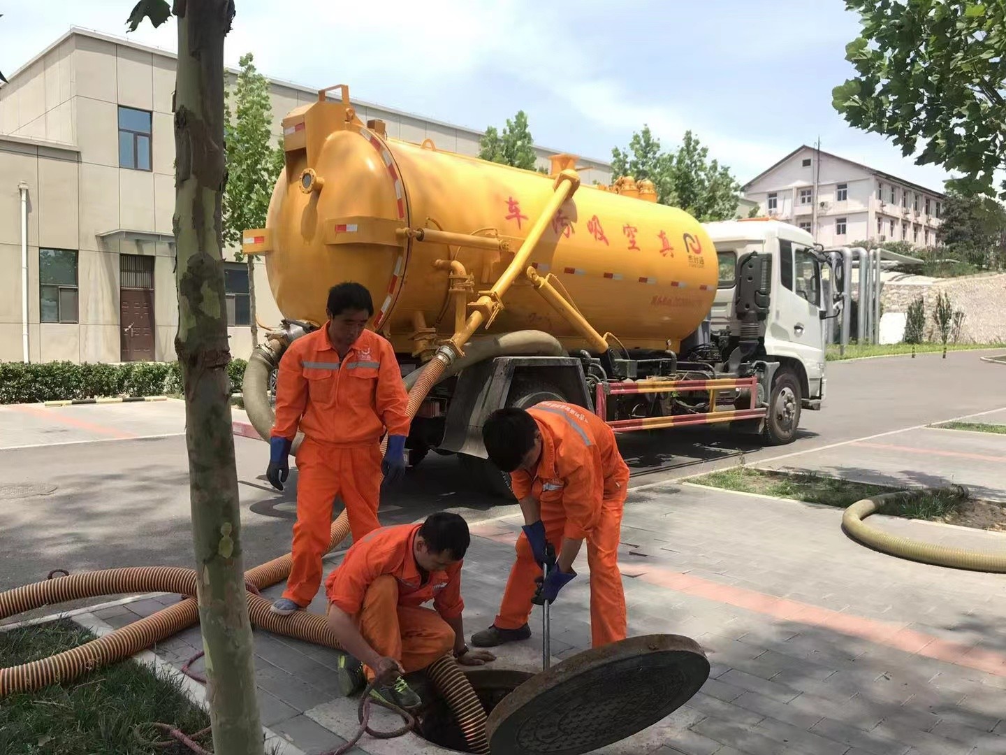 山南化粪池清理与5-8吨吸粪车施工效率分析
